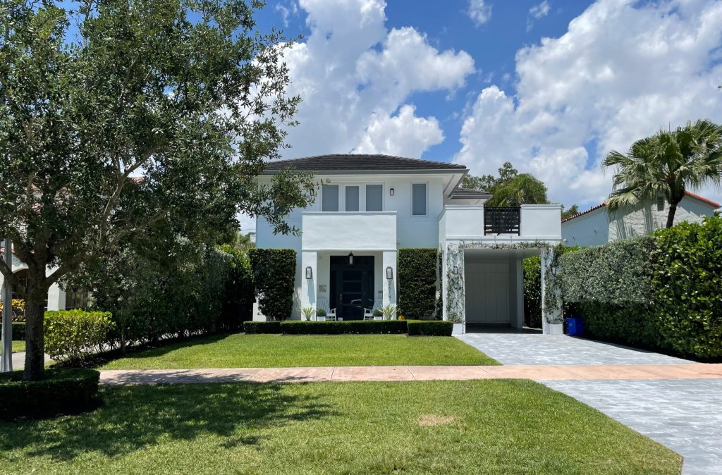Featured image of Luxury Living with Biltmore Coral Gables Homes for Sale Blog